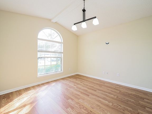 5th image of 3327 Ayrshire St