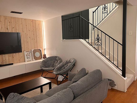 2nd image of 51 W Townhouse Ln
