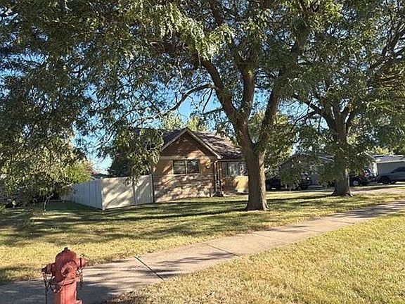 3rd image of 6716 W 88th Pl