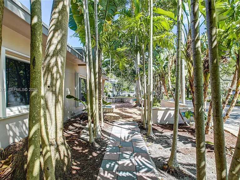 616 SW 11th Ct — Photo 50