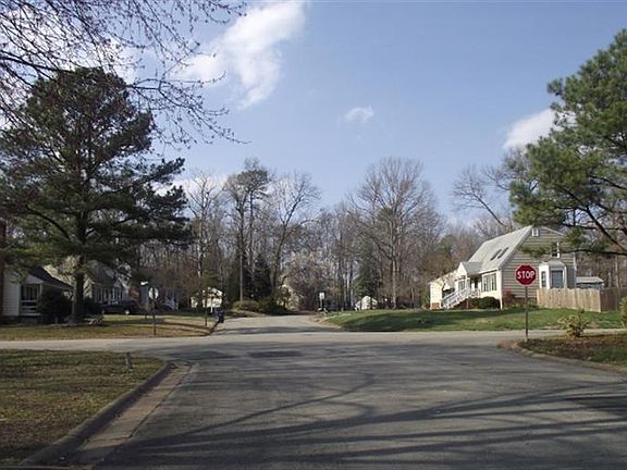 3rd image of 8501 Foxberry Dr