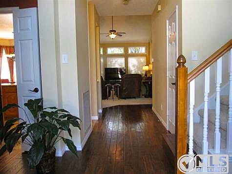 4th image of 10813 Columbia Dr