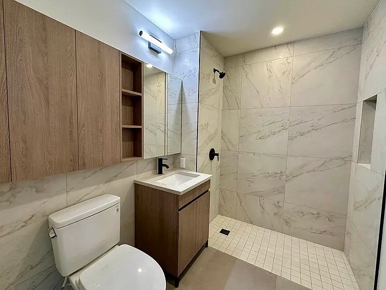 321 Franklin Ave #4A — Photo 8