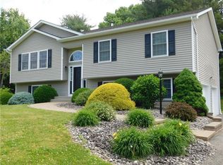 4 English Ln, New Paltz, NY 12561