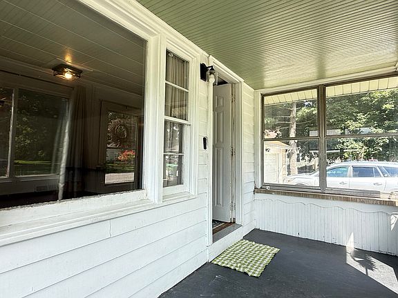 3rd image of 509 W Davis St