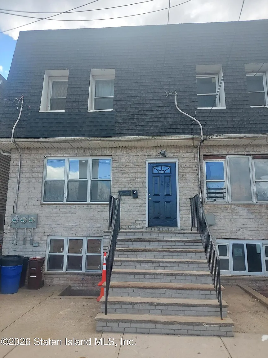 133 Eaton Pl photo 1