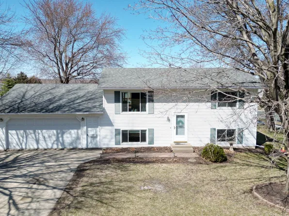 1109 5th St NE, Stewartville, MN 55976
