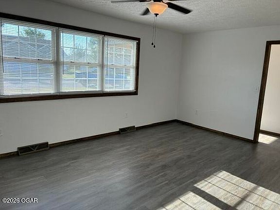 4th image of 2226 Delaware Ave