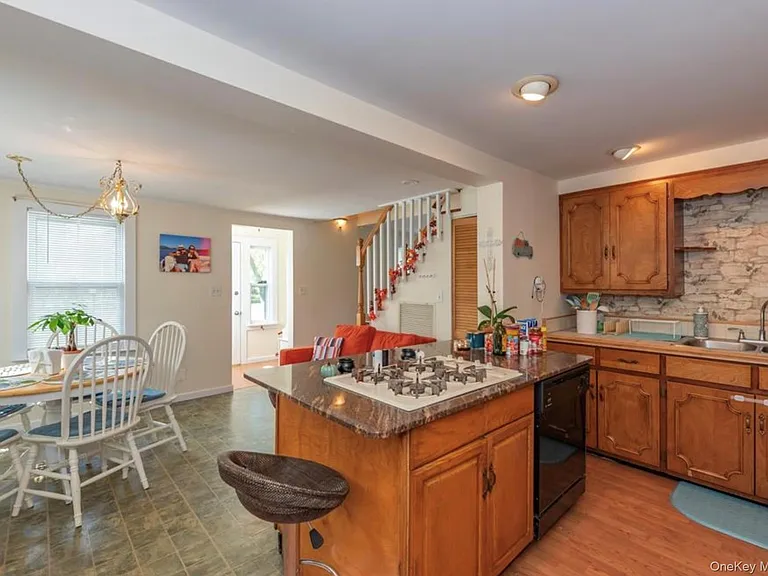 1385 Old Shipyard Ln — Photo 10