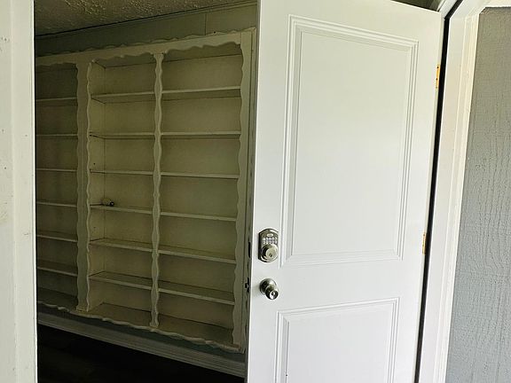 4th image of 122 Mimosa Ln