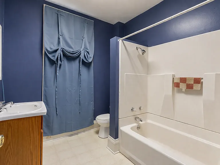 708 E High St — Photo 3