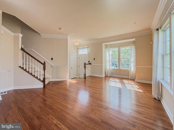 4th image of 2054 Spring Run Cir