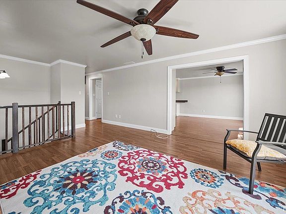 4th image of 534 Robyn Rd