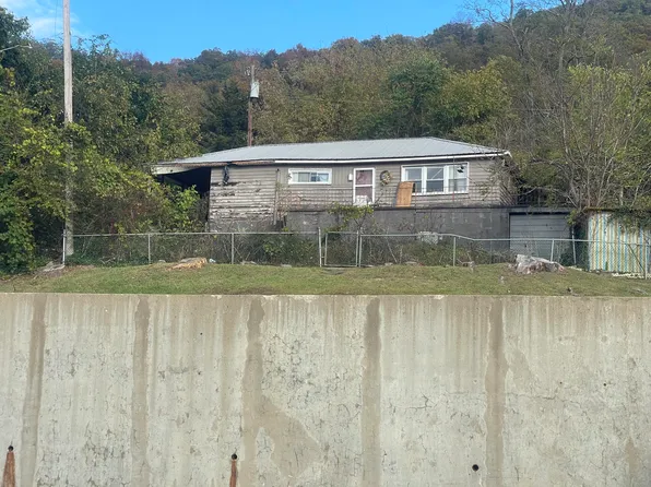 44 Hale Ln, Loyall, KY 40854