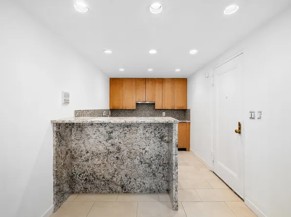 200 West 20th Street image 5 of 18