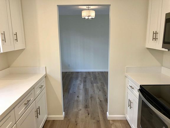 4th image of 2520 Clairemont Dr Unit 211
