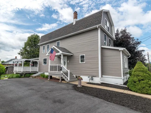 32 Ackerman St, Hellertown, PA 18055