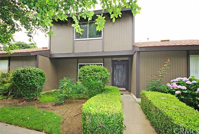 Welcome to Glenwood Townhomes in San Dimas!