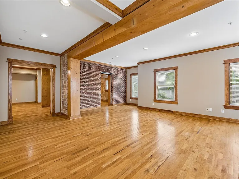 215 W Norma St #302 — Photo 6