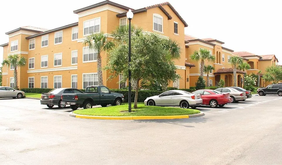 5455 Vineland Rd #3213