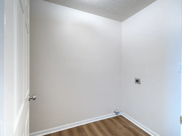 1823 Griffiths Ave — Photo 8