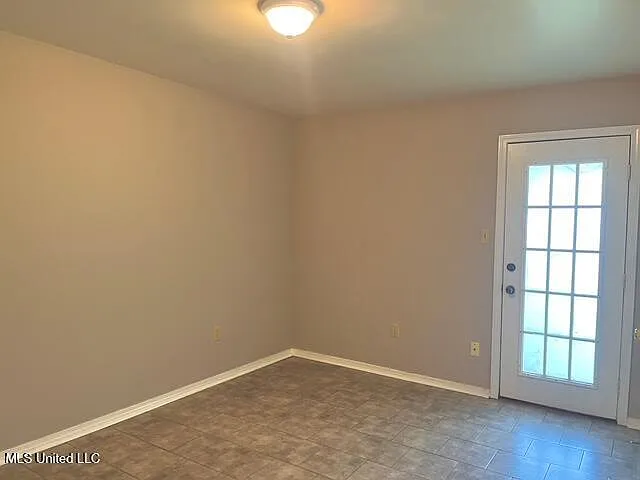 1710 James Buchanan Dr — Photo 12