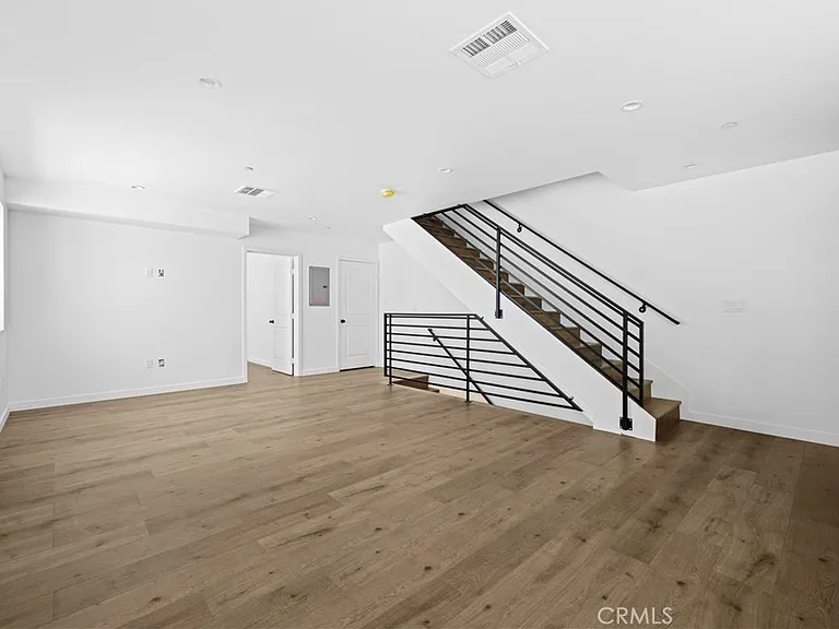 6830 Hazeltine Ave #2 — Photo 22