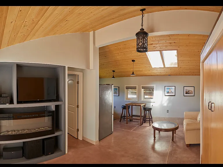 2025 Bush Dr — Photo 6