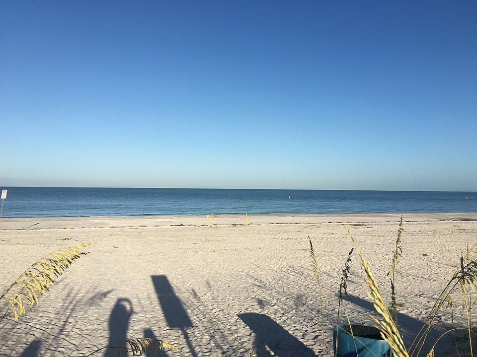 3 minutes walk to this beachBed