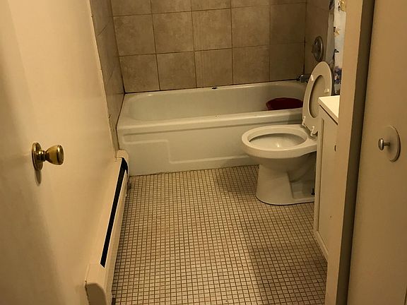 Bathroom Daly unit 8