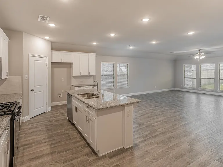 5917 Bellflower Dr — Photo 7