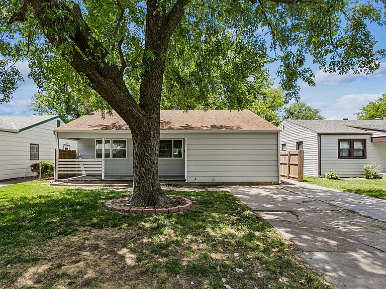 633 N Clayton Ave — Photo 16