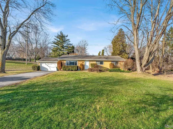 2330 Walton Blvd, Rochester Hills, MI 48309