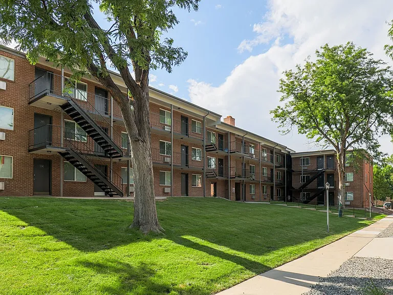 The Wesley Apartments — Photo 24