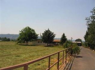 5461 Upton Rd, Central Point, OR 97502