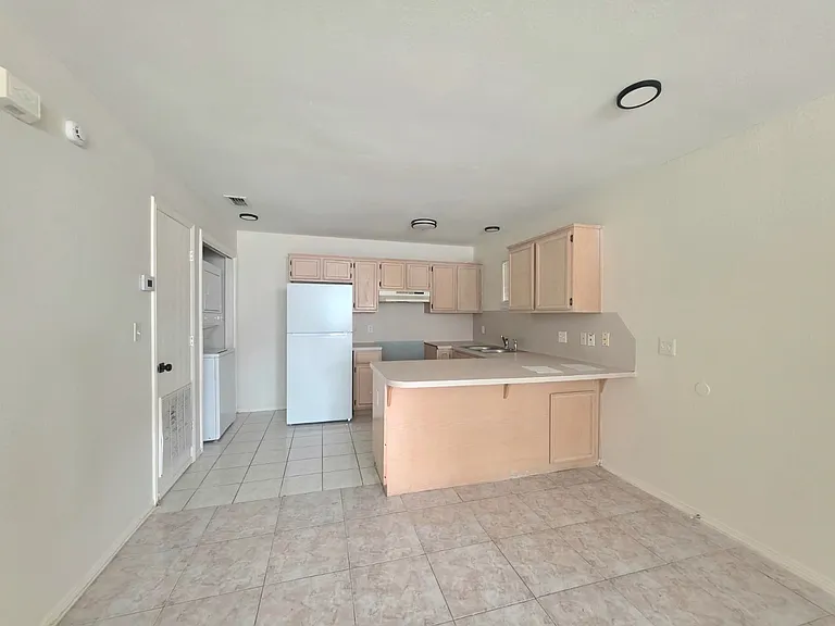 1804 Oasis Dr #303 — Photo 2