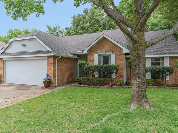 311 Canterbury St, Euless, TX 76039