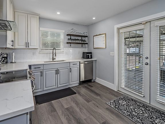 4th image of 22895 Gillis Pl