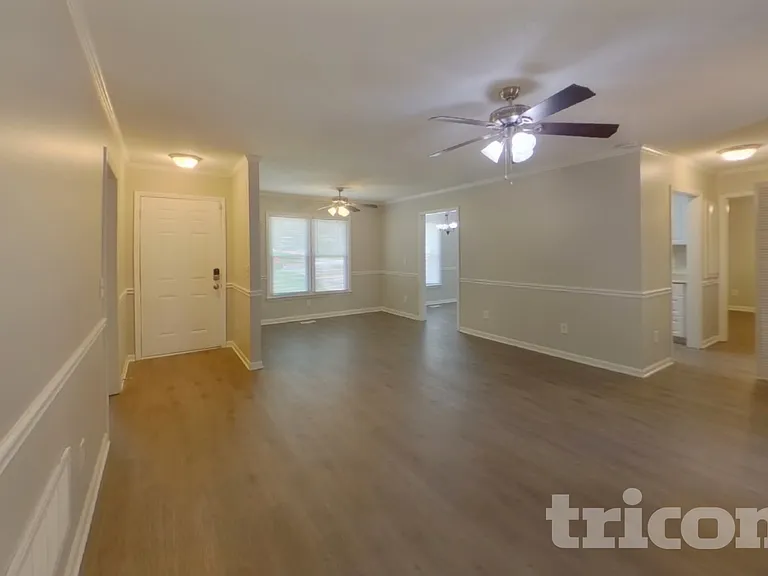 216 Netherland Dr — Photo 2