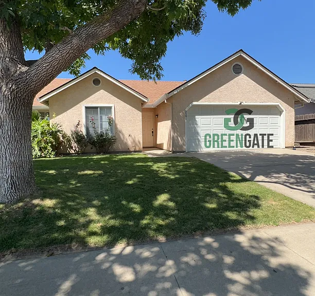 2201 Meadow Glen Dr — Photo 2