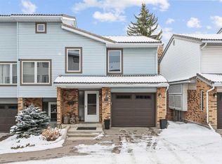 212 NW Coachway Ln SW, Calgary, AB T3H 2V9