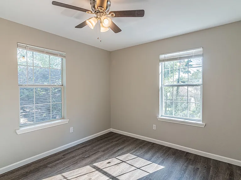 3102 Wentworth St #3 — Photo 8