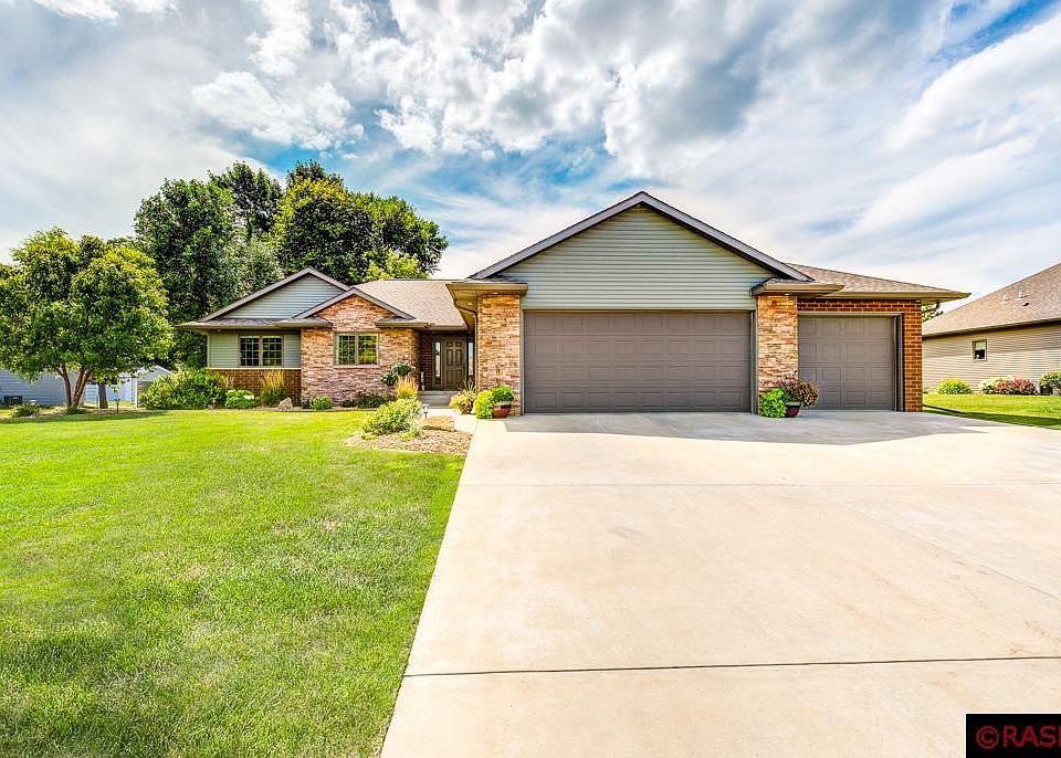 1st image of 128 Grovebrook Dr