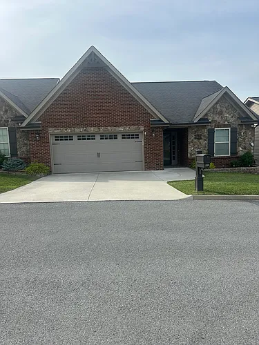 120 Cornerstone Ln Photo 1