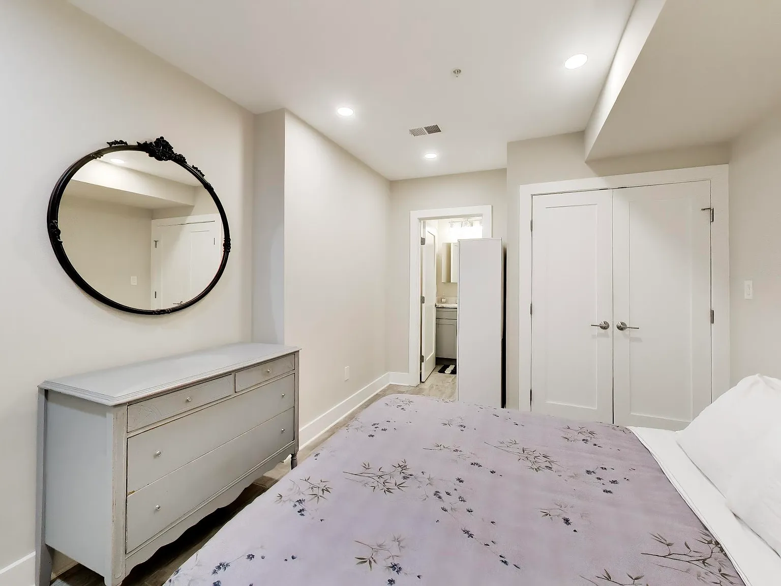 1 bed, 730 sqft, $1,980 — Photo 4