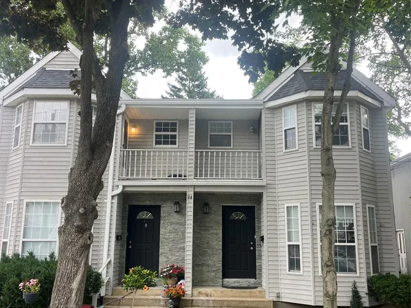 24 Kirkwood Rd #A, Port Washington, NY 11050
