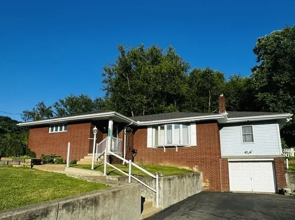 2434 Racetrack Rd, New Stanton, PA 15672