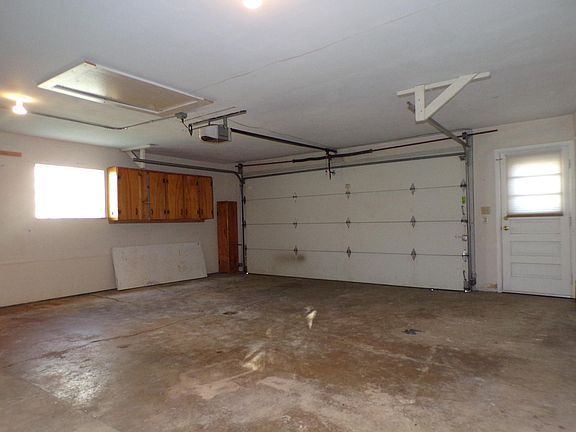 4th image of 152 S Yorkshire Blvd
