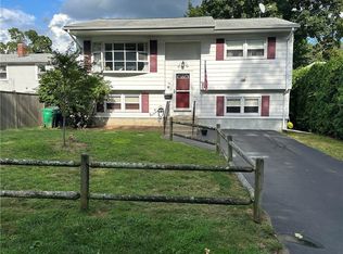 10 Cartney Dr, Warwick, RI 02888