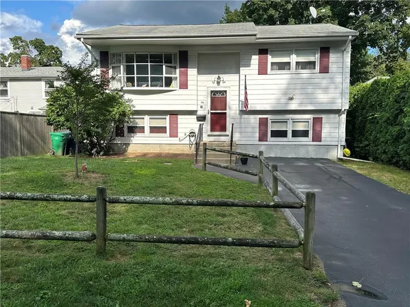 10 Cartney Dr, Warwick, RI 02888